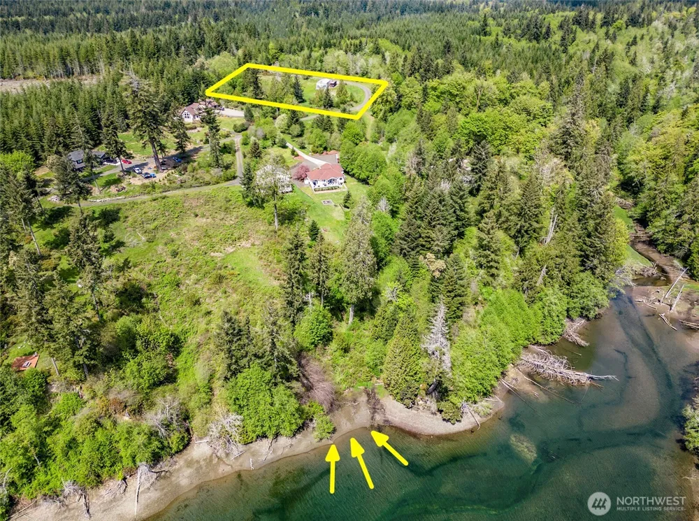 770 E April Avenue Grapeview, WA 98546