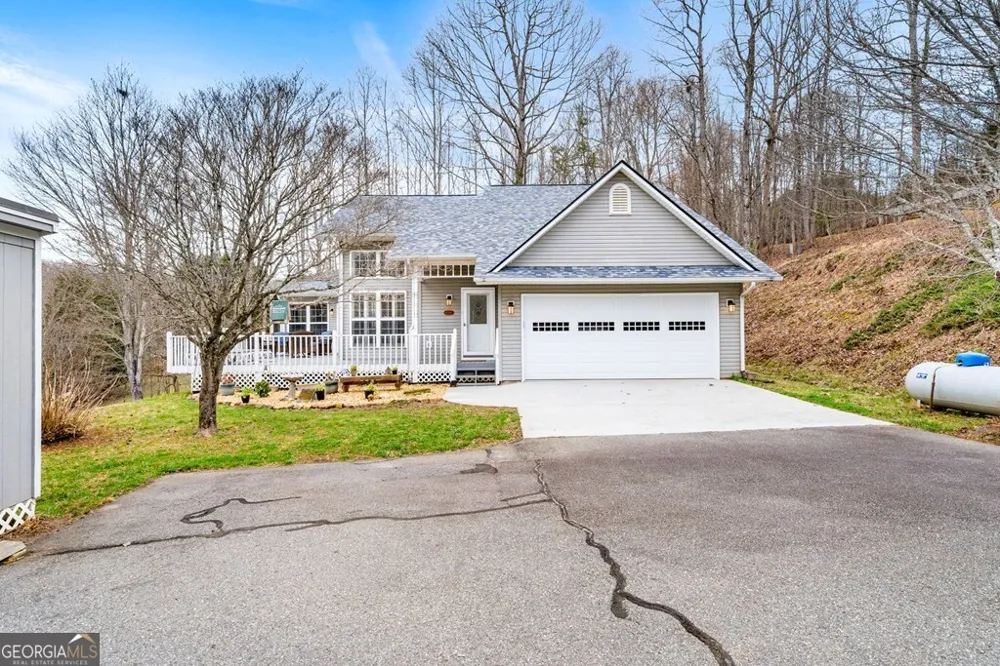295 White Oak DR Warne, NC 28909
