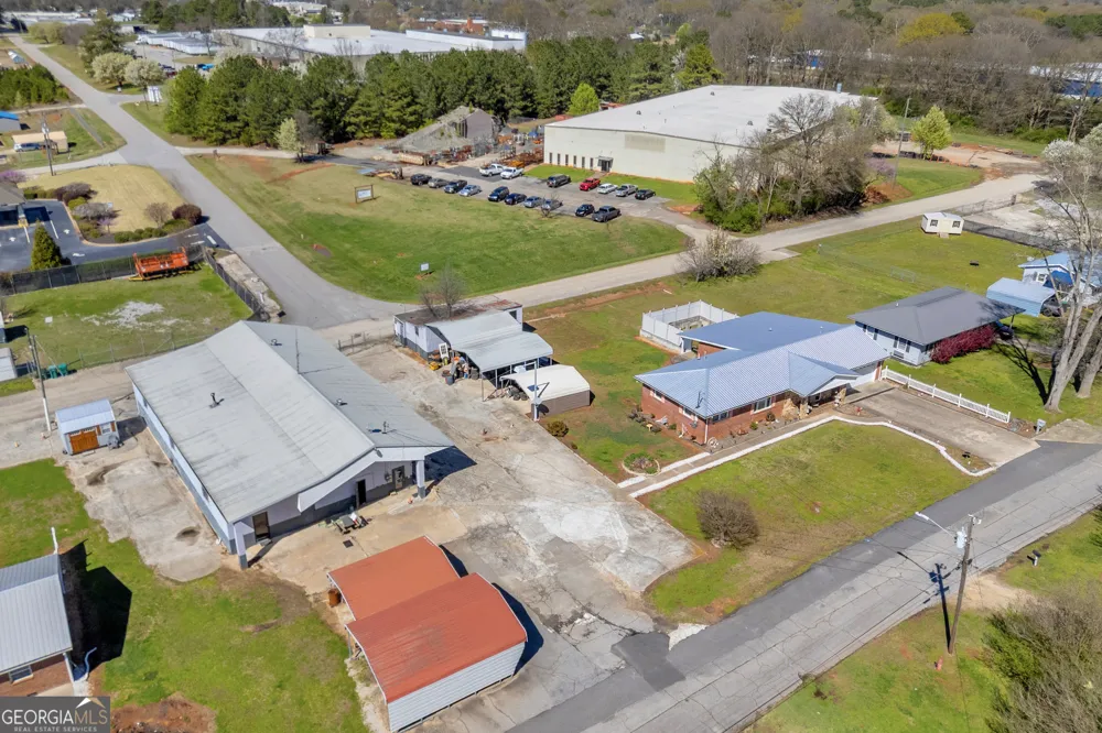 88 Maurice WAY Lavonia, GA 30553