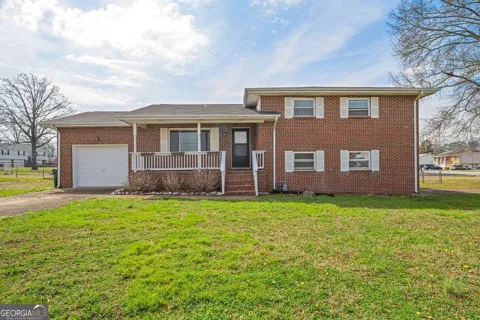 31 Jackson WAY