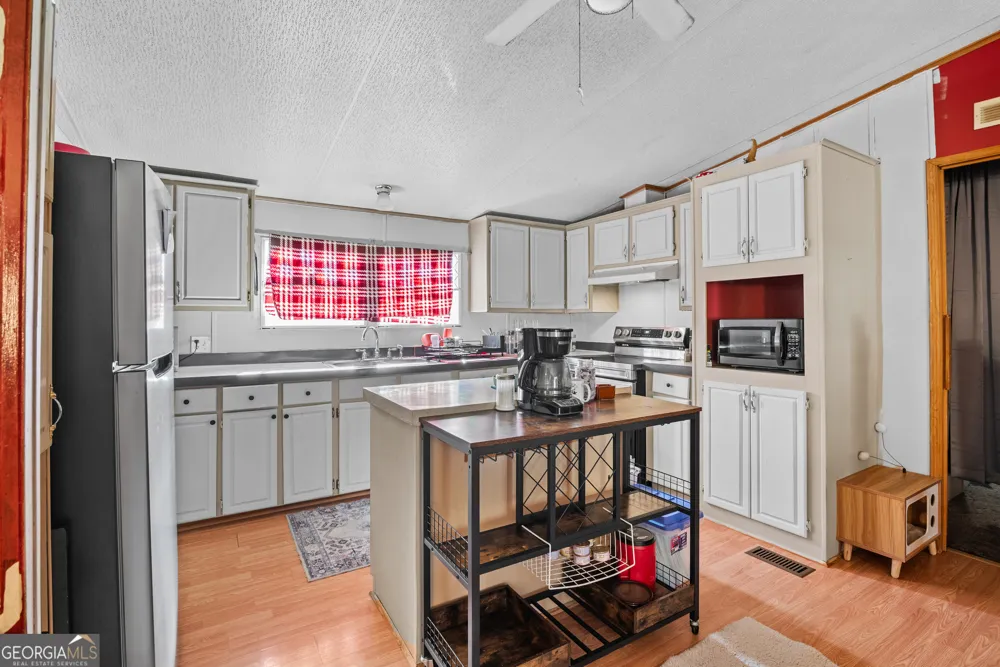 4609 Heidi DR Waycross, GA 31503