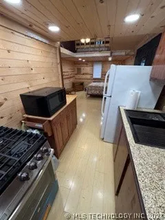 383 Hickory Canadian, OK 74425