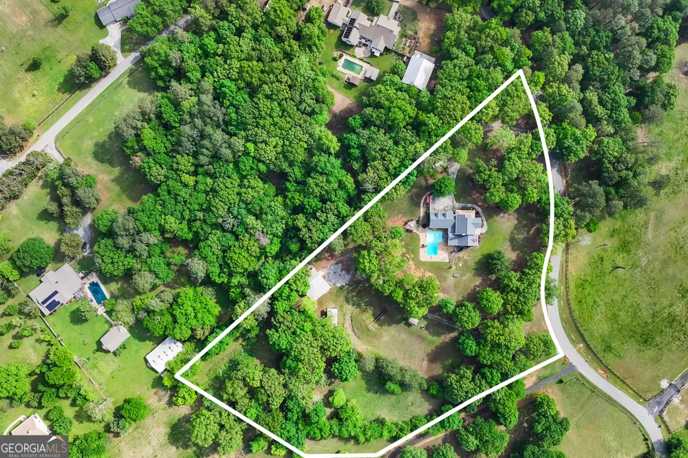 65 Maude White RD Kingston, GA 30145