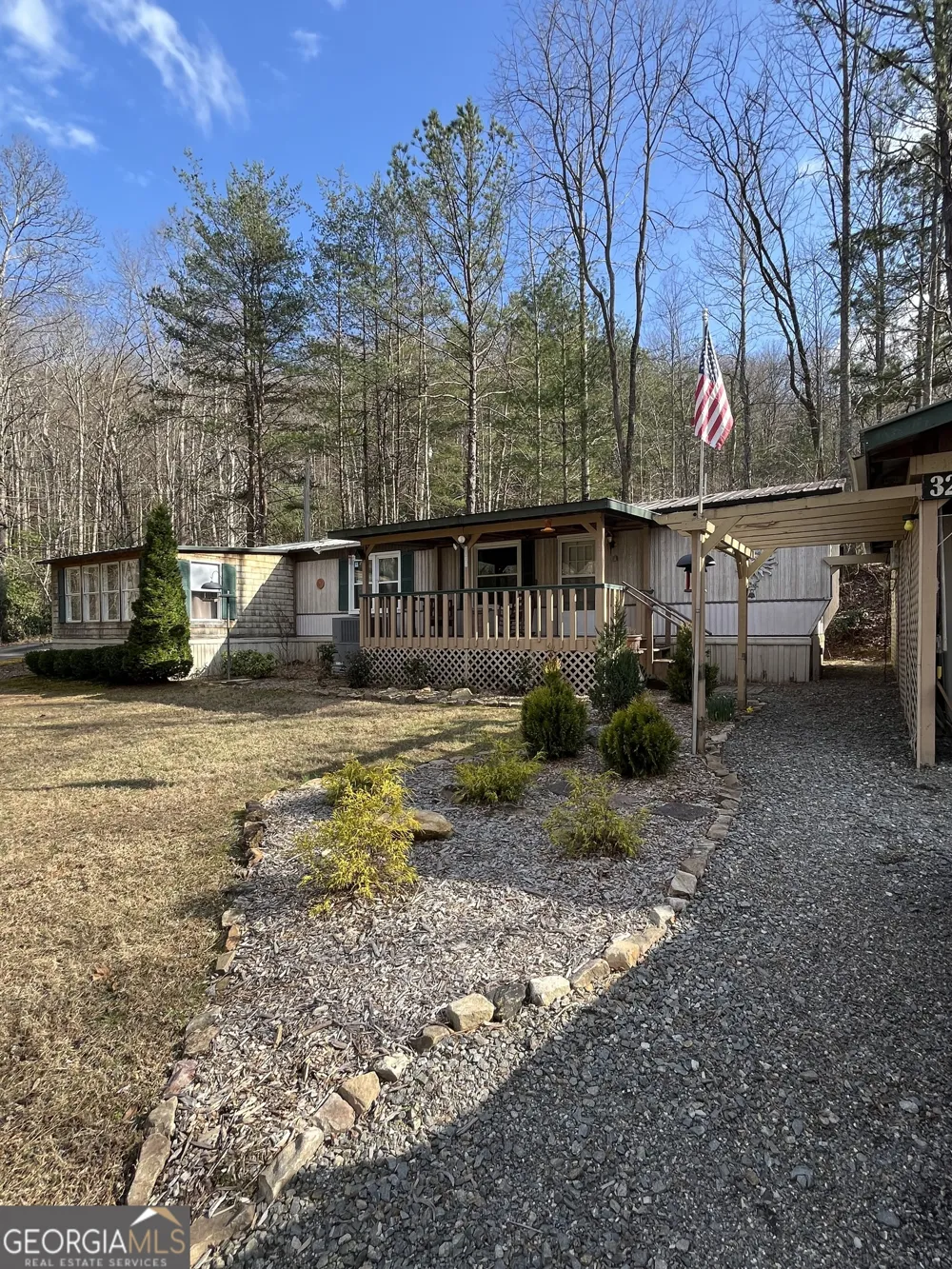 32 Nelson LN Hiawassee, GA 30546