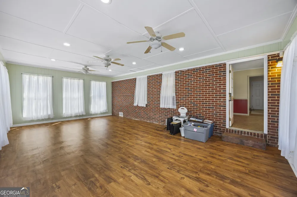 131 Roosevelt BLVD Commerce, GA 30529