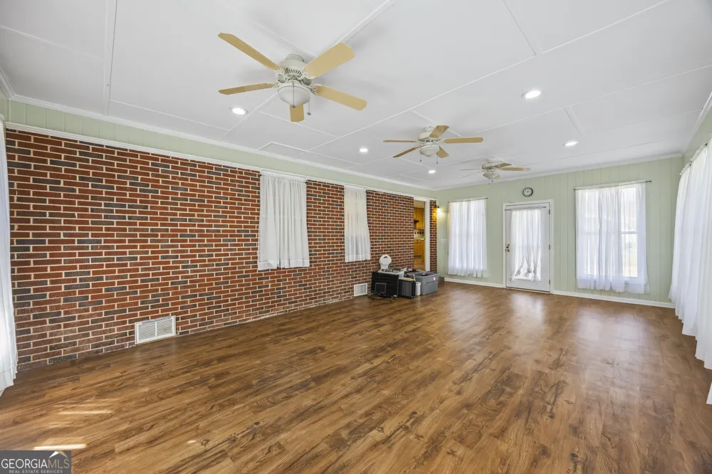 131 Roosevelt BLVD Commerce, GA 30529