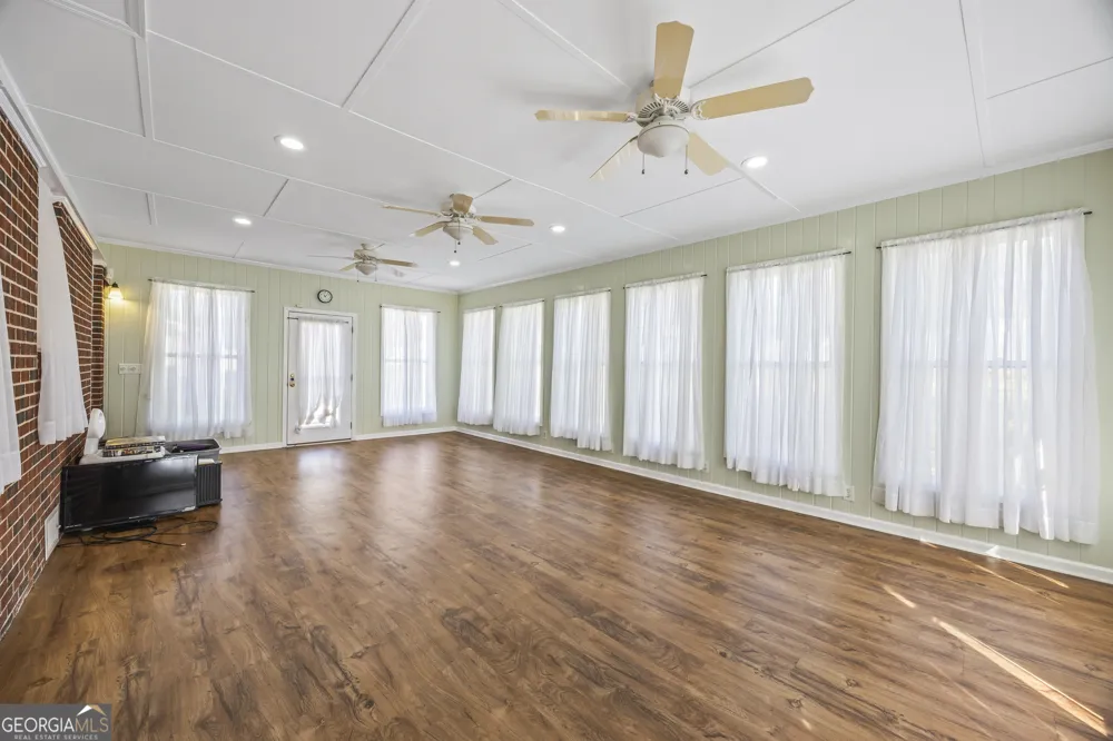 131 Roosevelt BLVD Commerce, GA 30529