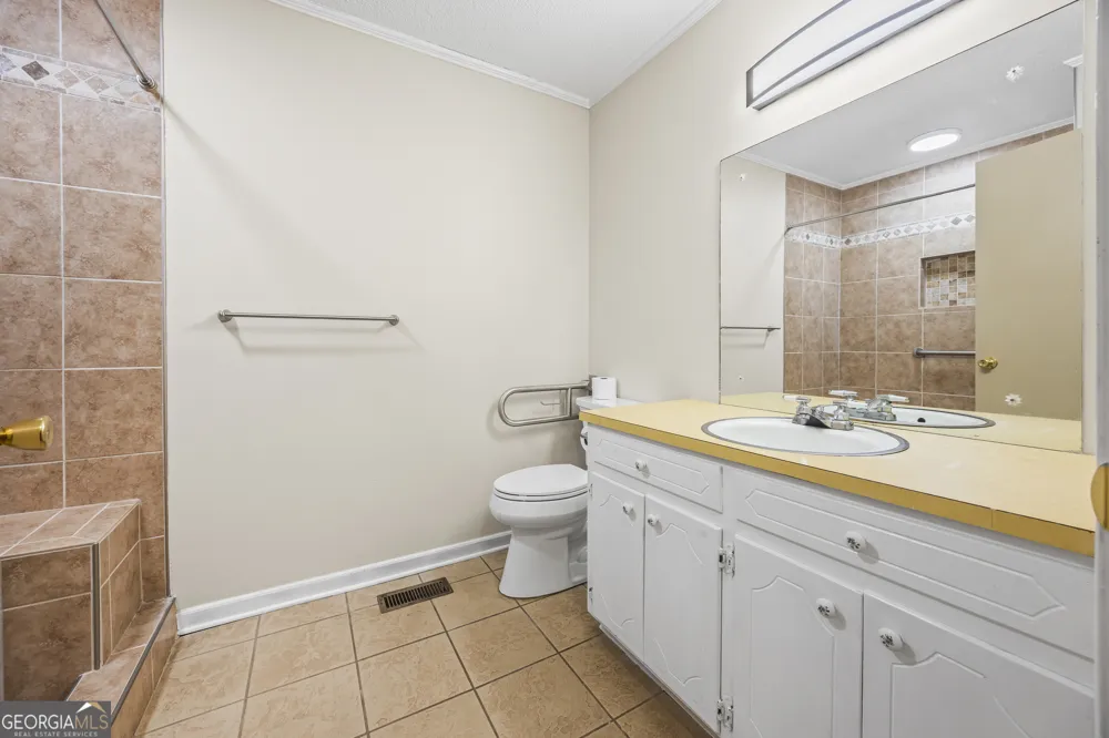131 Roosevelt BLVD Commerce, GA 30529