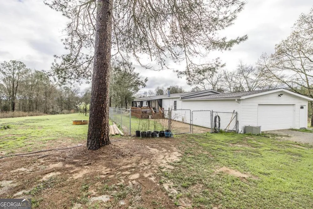 319 Pope RD Roberta, GA 31078