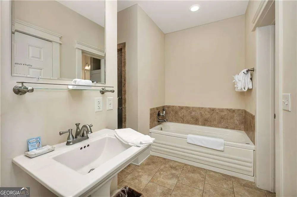 1015 Beachview DR St. Simons, GA 31522