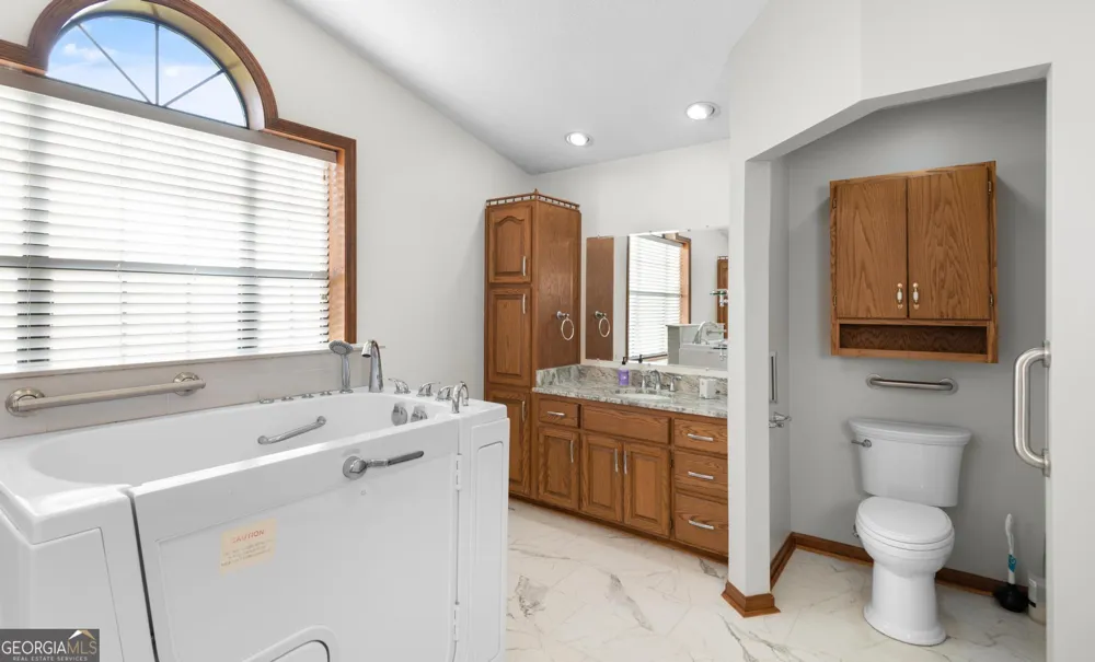 4909 Perry RD Claxton, GA 30417