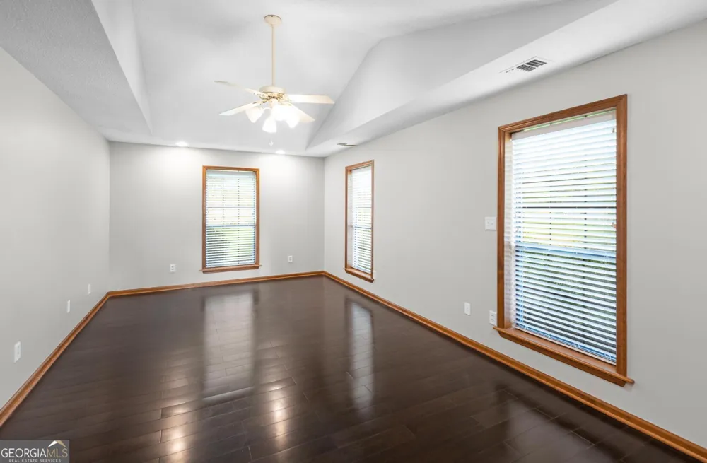 4909 Perry RD Claxton, GA 30417