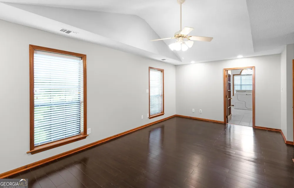 4909 Perry RD Claxton, GA 30417