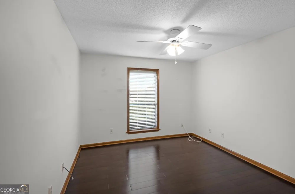 4909 Perry RD Claxton, GA 30417