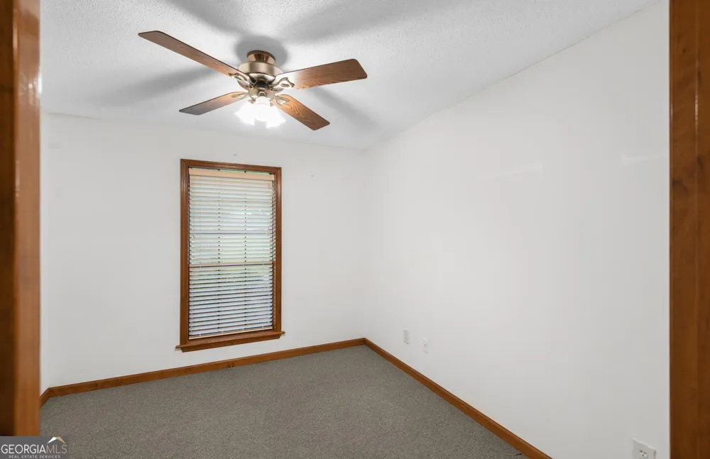 4909 Perry RD Claxton, GA 30417