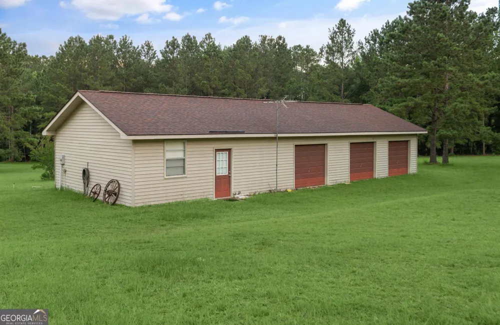 4909 Perry RD Claxton, GA 30417