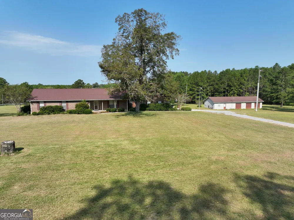4909 Perry RD Claxton, GA 30417