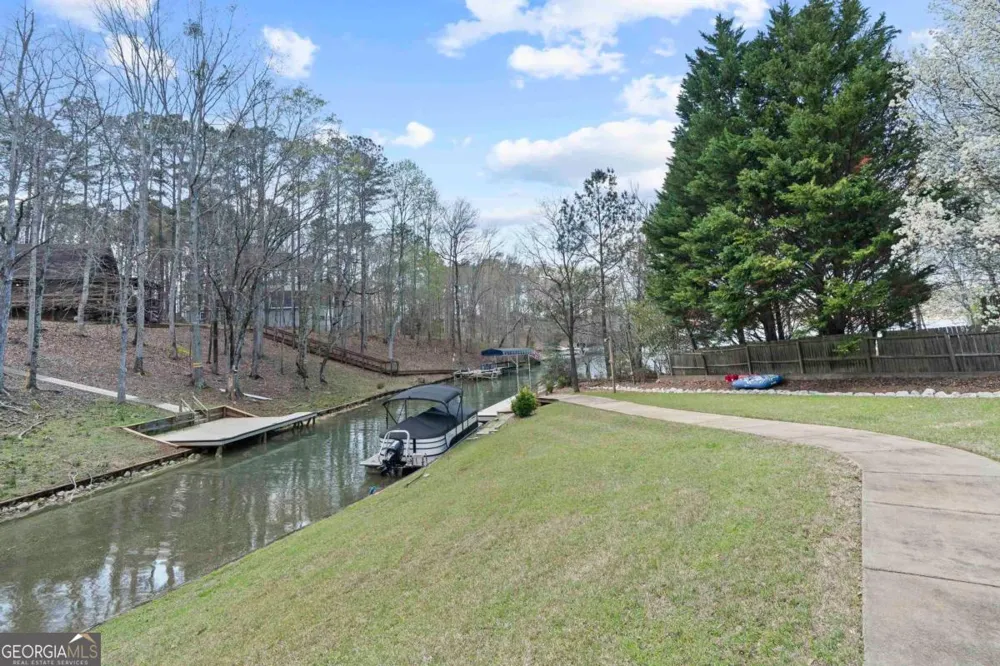 381 E River Bend DR Eatonton, GA 31024
