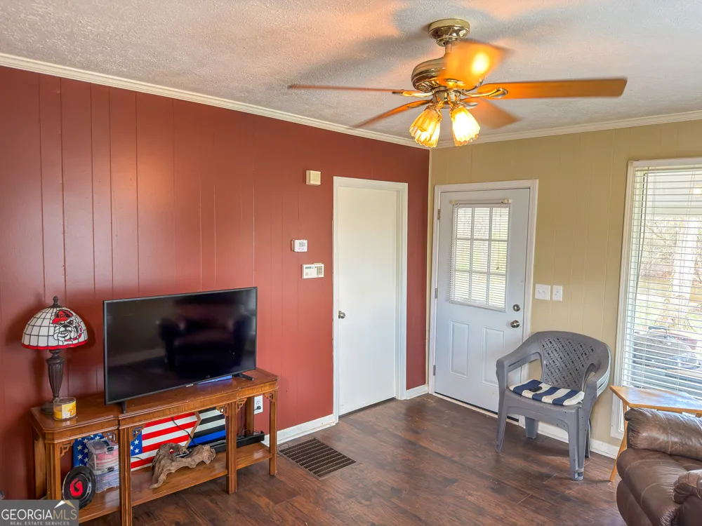 1304 Broad ST Tallapoosa, GA 30176