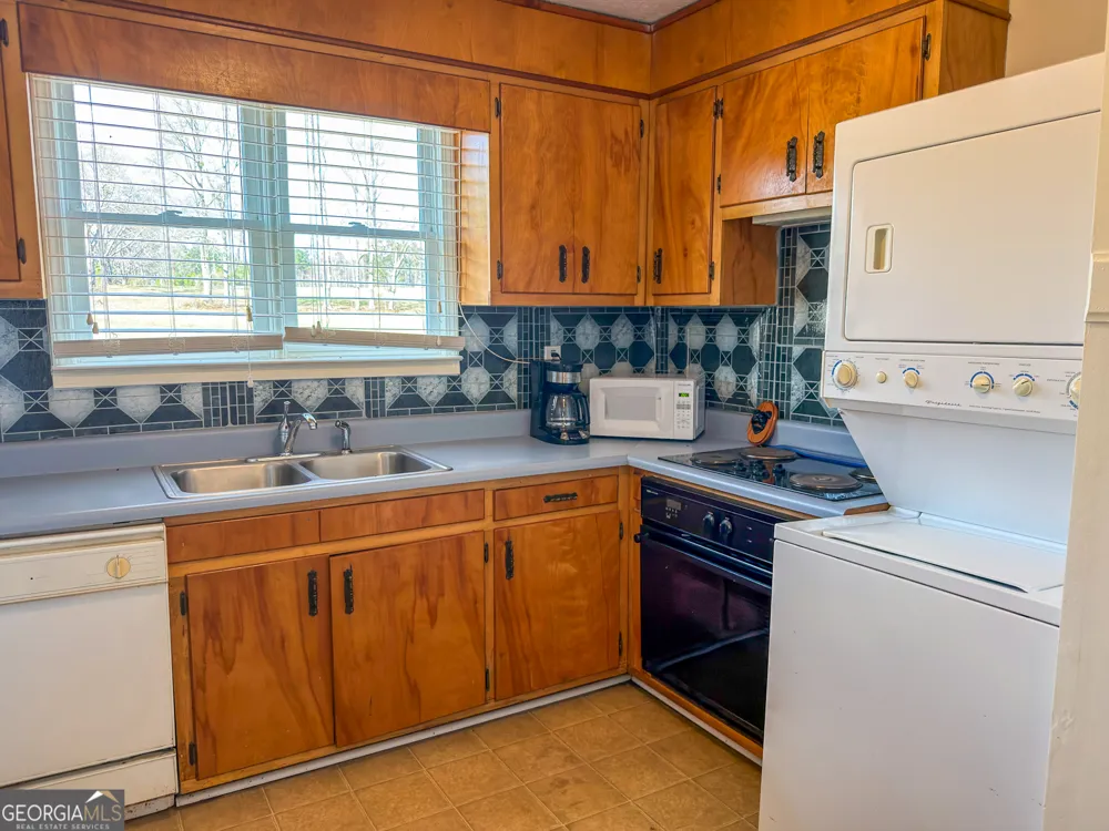 1304 Broad ST Tallapoosa, GA 30176