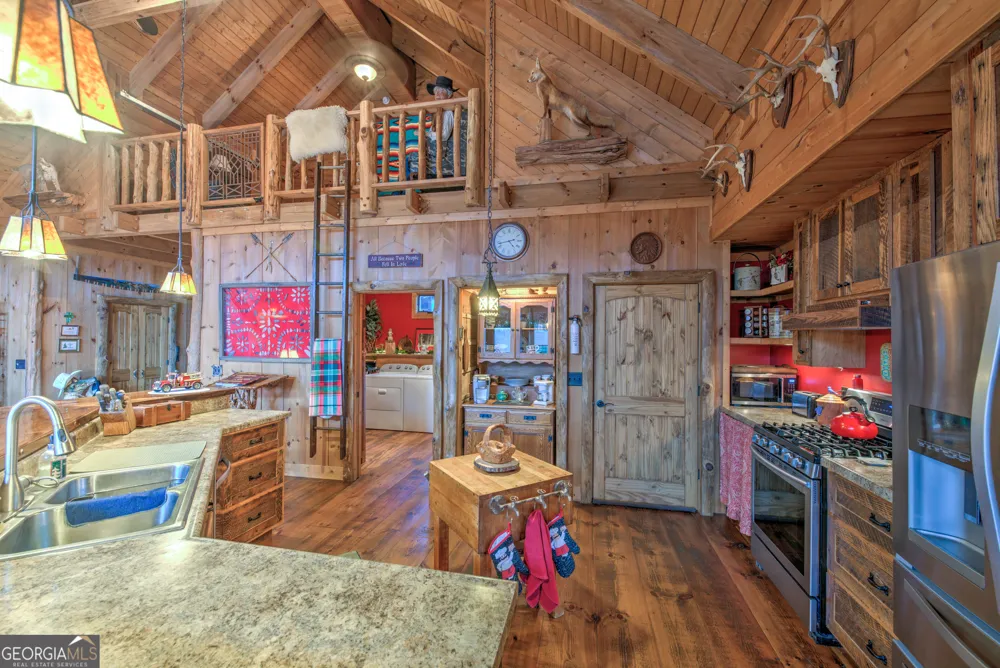 5232 CROW CREEK RD Lakemont, GA 30552