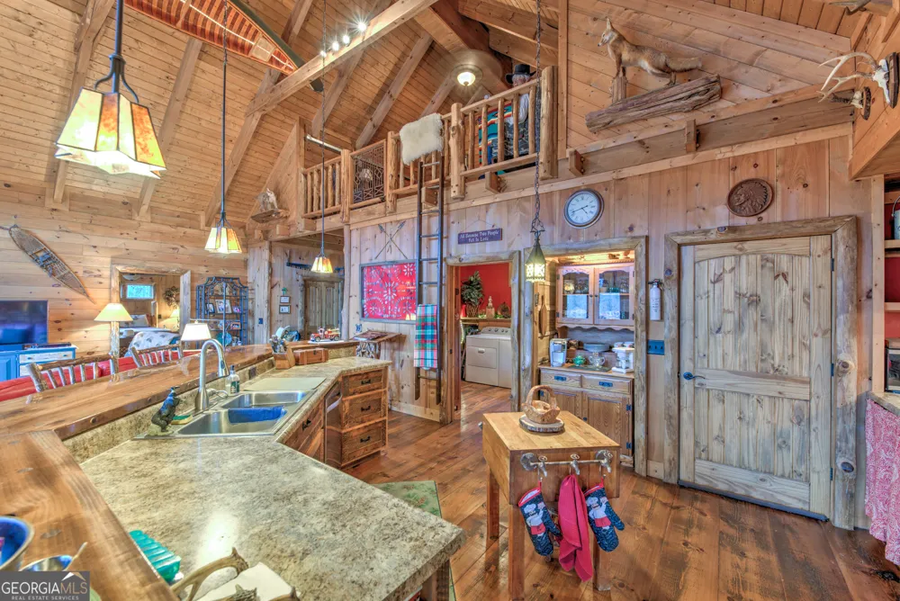 5232 CROW CREEK RD Lakemont, GA 30552