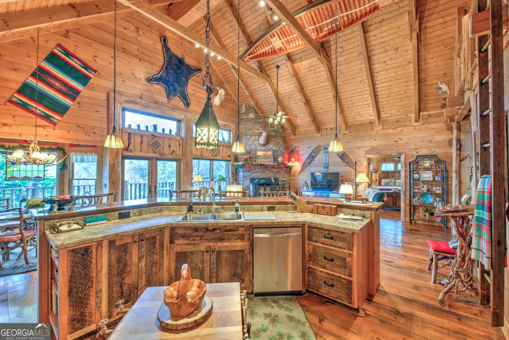 5232 CROW CREEK RD Lakemont, GA 30552
