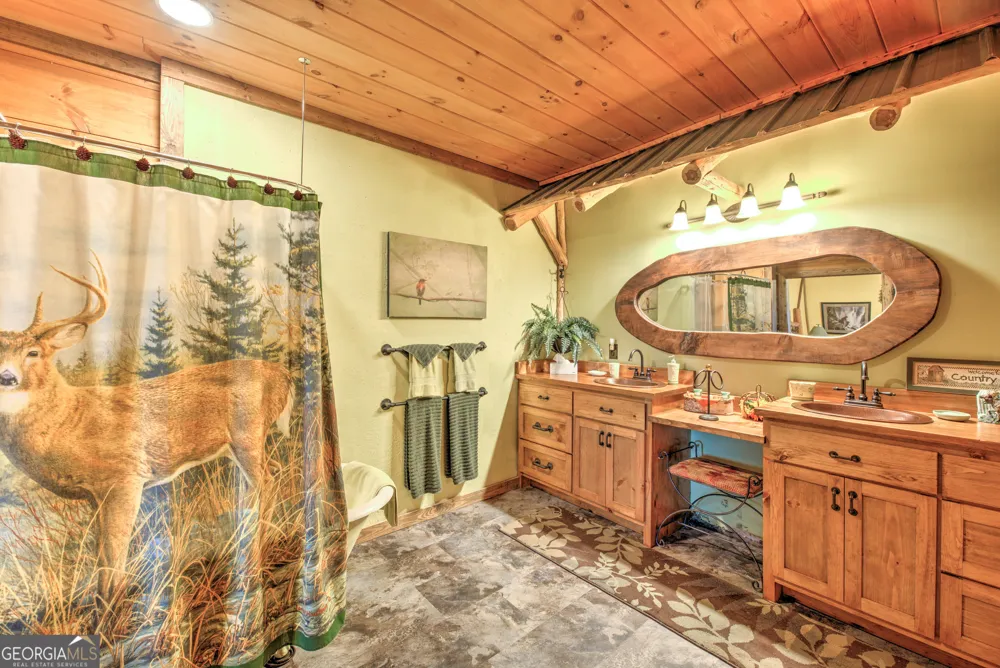 5232 CROW CREEK RD Lakemont, GA 30552