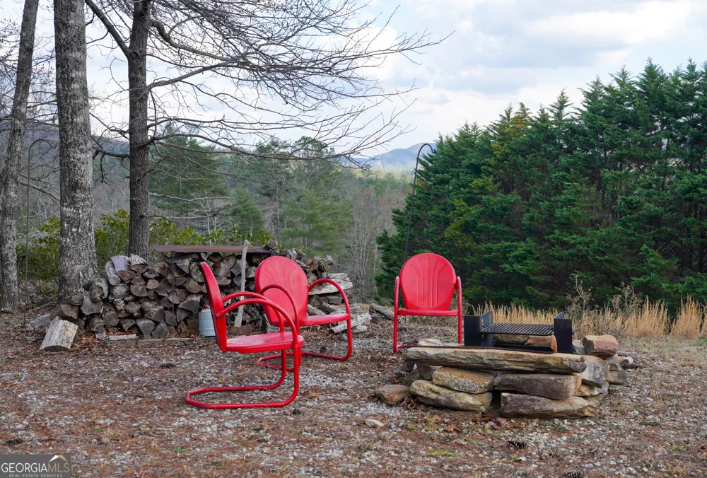 5232 CROW CREEK RD Lakemont, GA 30552
