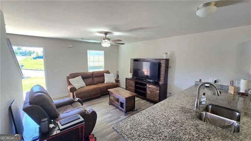 25 Oxford LN Kingston, GA 30145