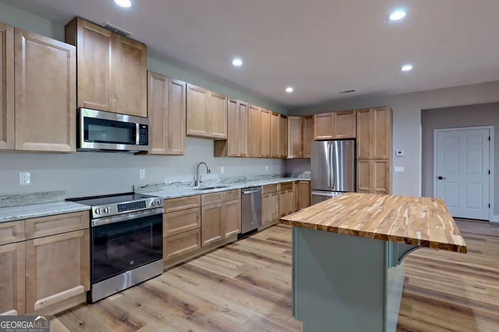 472 Hogsed DR Hayesville, NC 28904