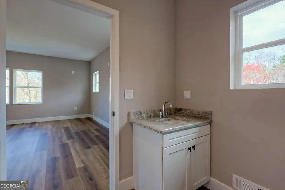 472 Hogsed DR Hayesville, NC 28904