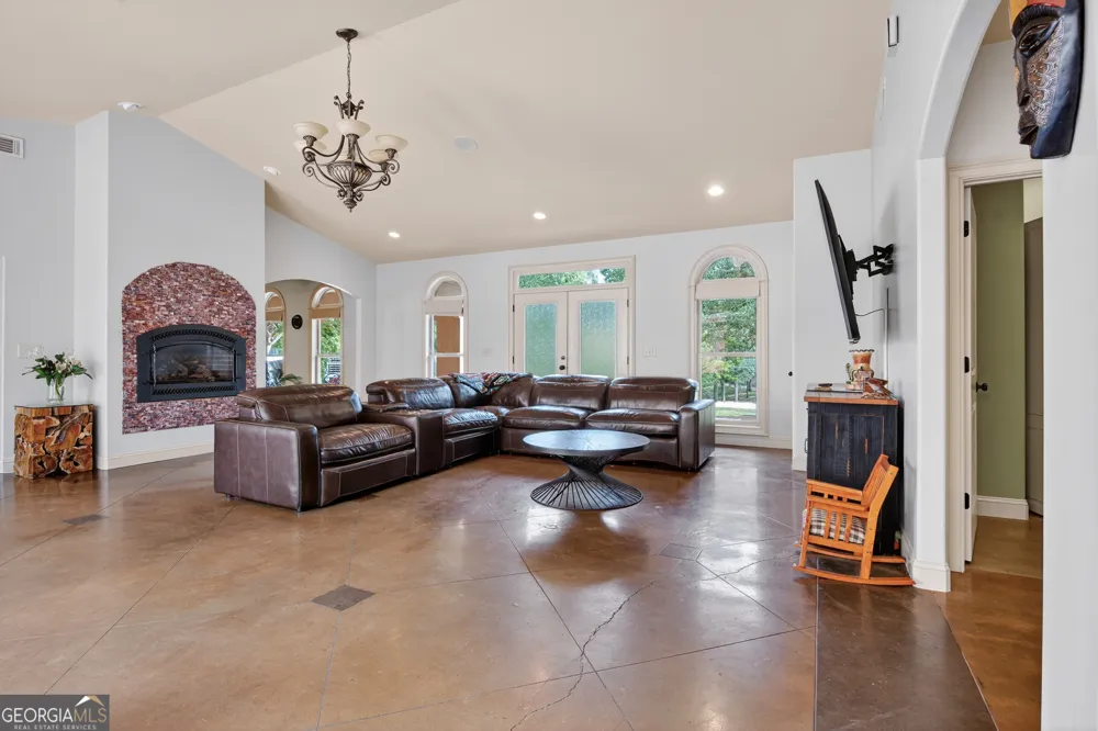 1583 Hickory Flat RD Gillsville, GA 30543