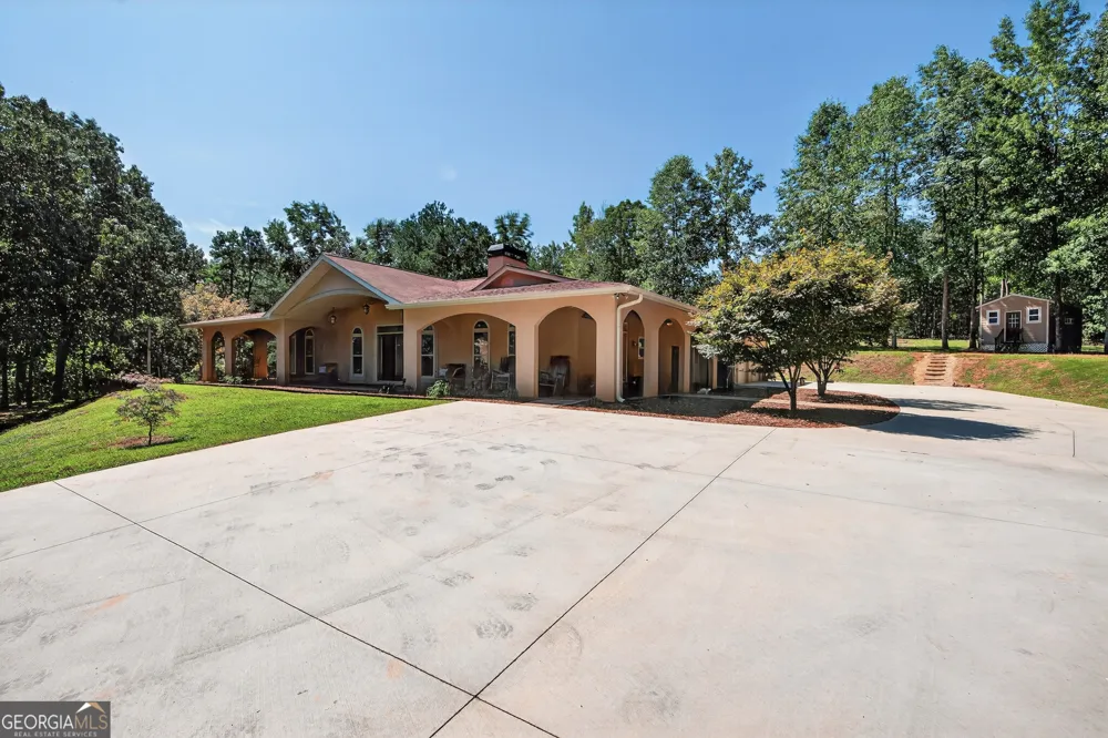 1583 Hickory Flat RD Gillsville, GA 30543