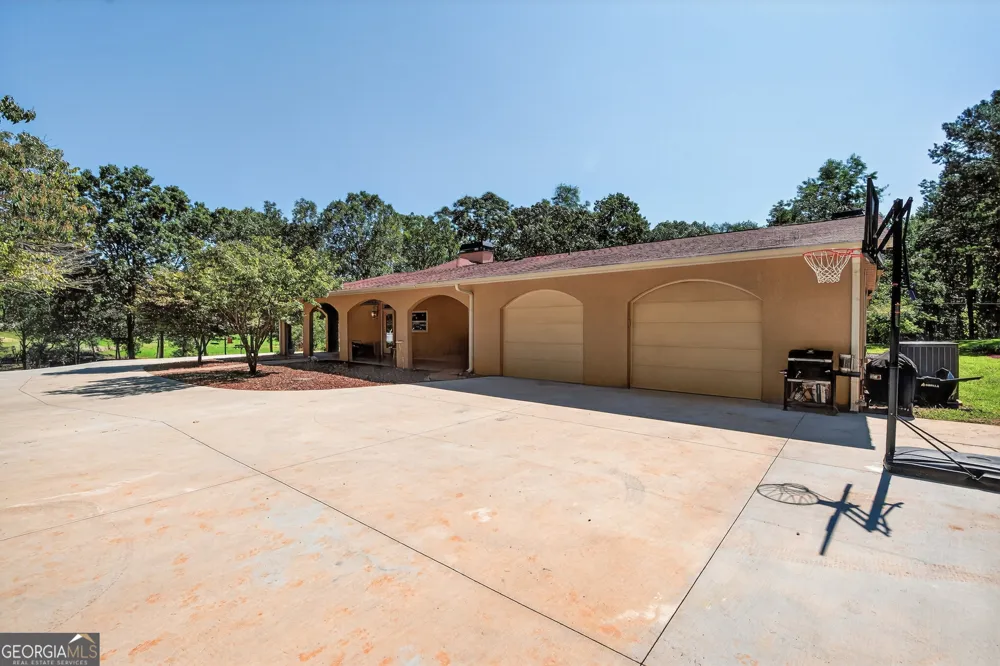 1583 Hickory Flat RD Gillsville, GA 30543