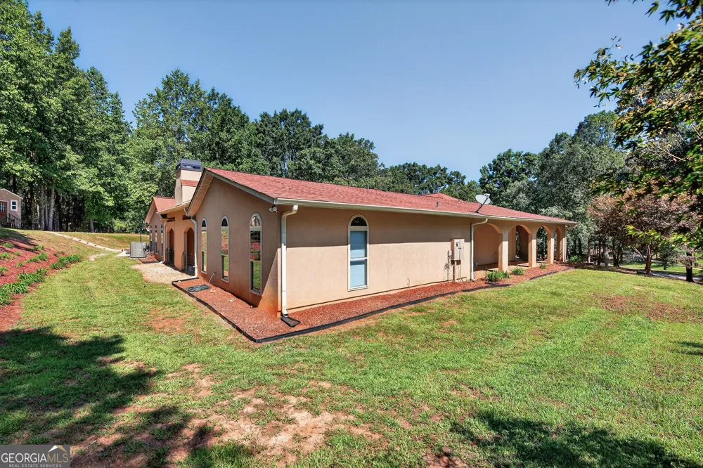 1583 Hickory Flat RD Gillsville, GA 30543