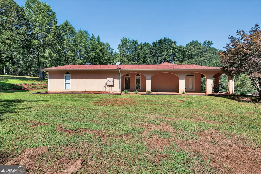 1583 Hickory Flat RD Gillsville, GA 30543