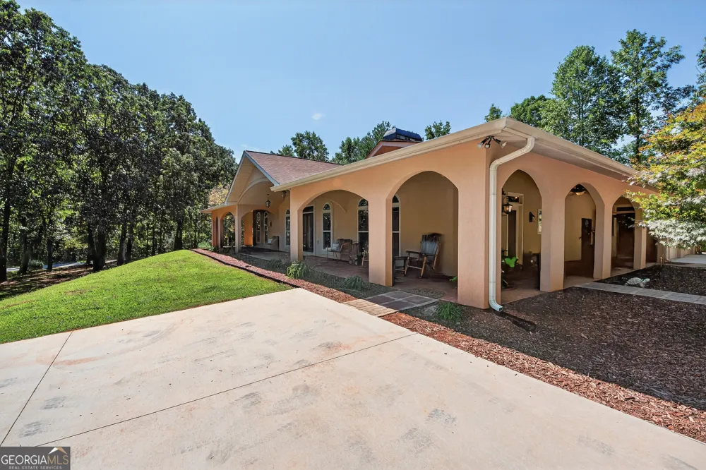 1583 Hickory Flat RD Gillsville, GA 30543