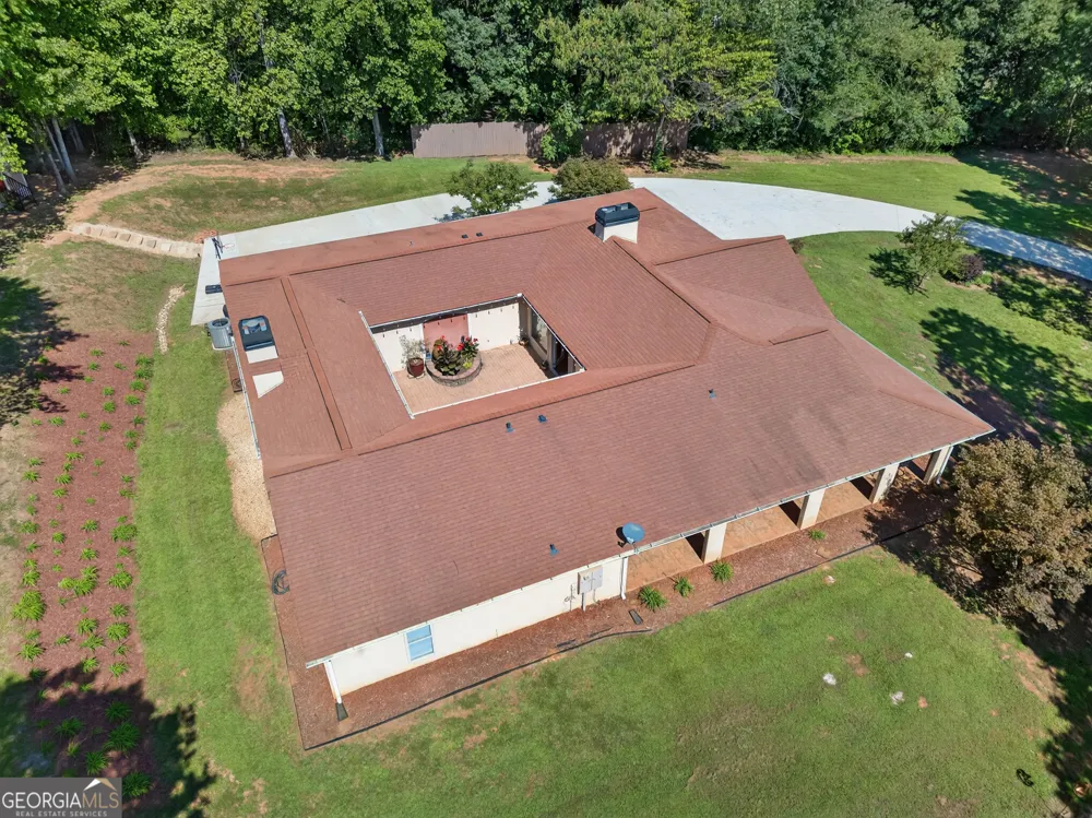 1583 Hickory Flat RD Gillsville, GA 30543