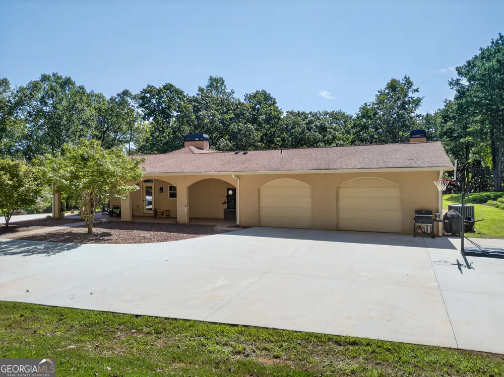 1583 Hickory Flat RD Gillsville, GA 30543