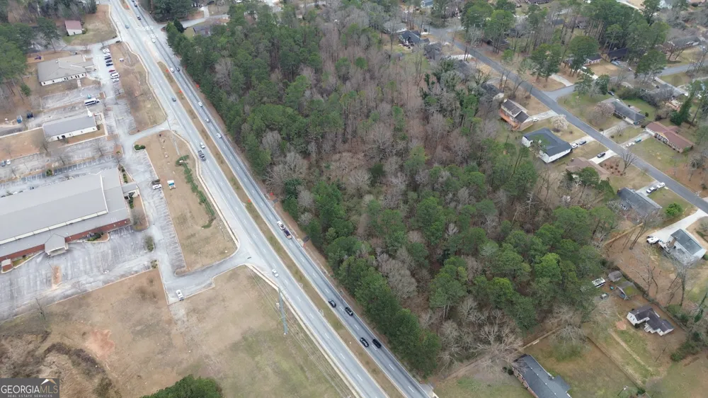 2424 Rockbridge RD Stone Mountain, GA 30087