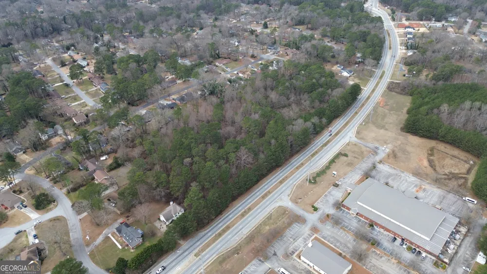 2424 Rockbridge RD Stone Mountain, GA 30087