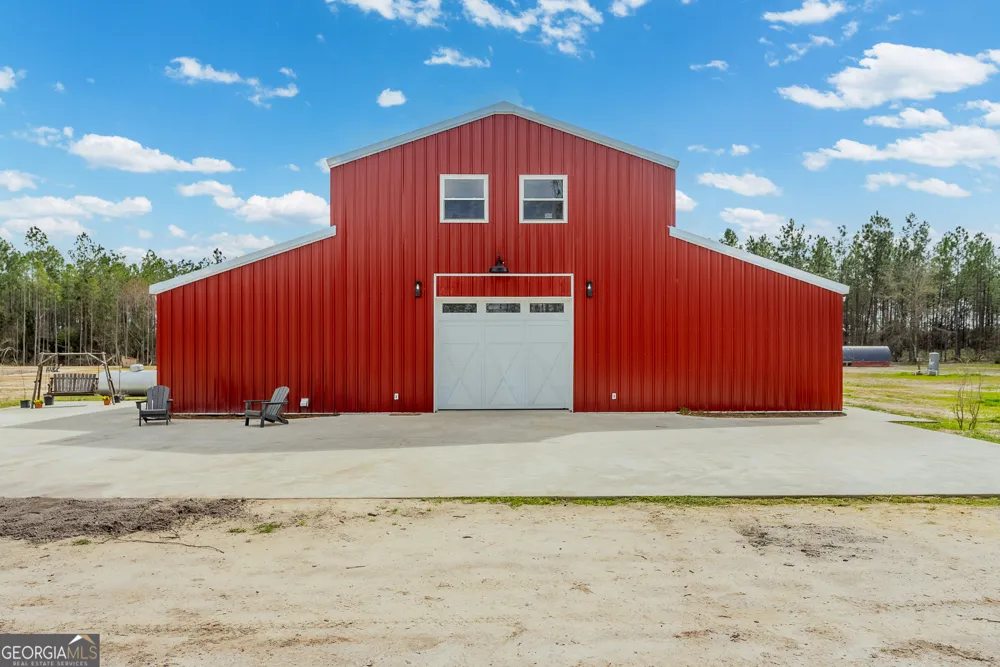 2110 Post RD Hazlehurst, GA 31539
