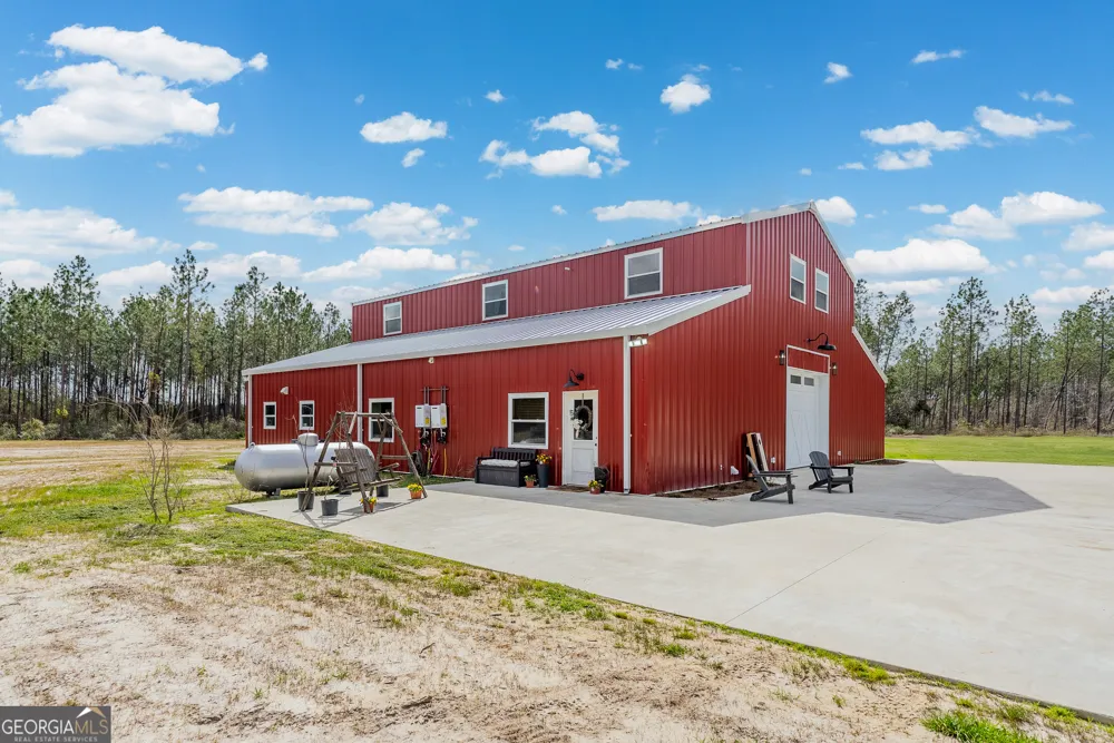 2110 Post RD Hazlehurst, GA 31539