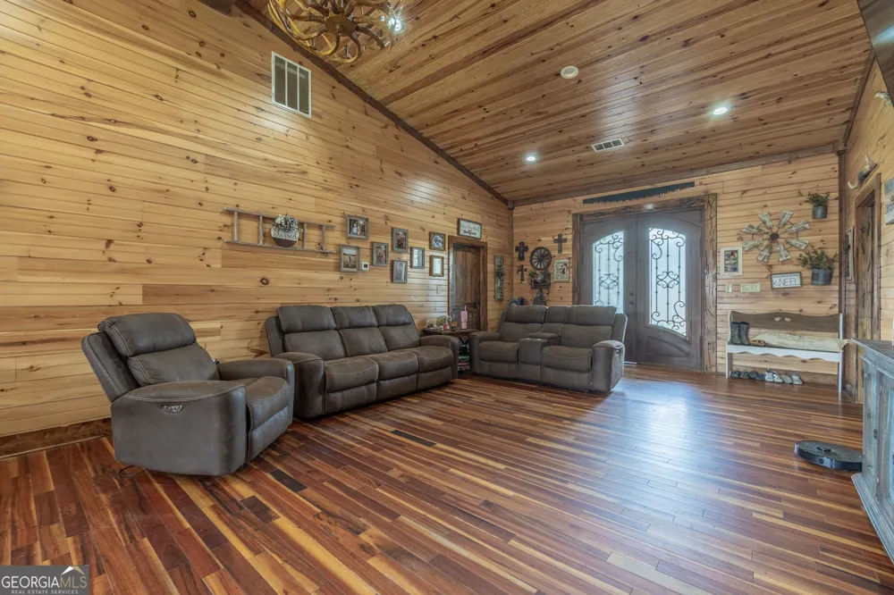 45 J. Davis RD Tallapoosa, GA 30176