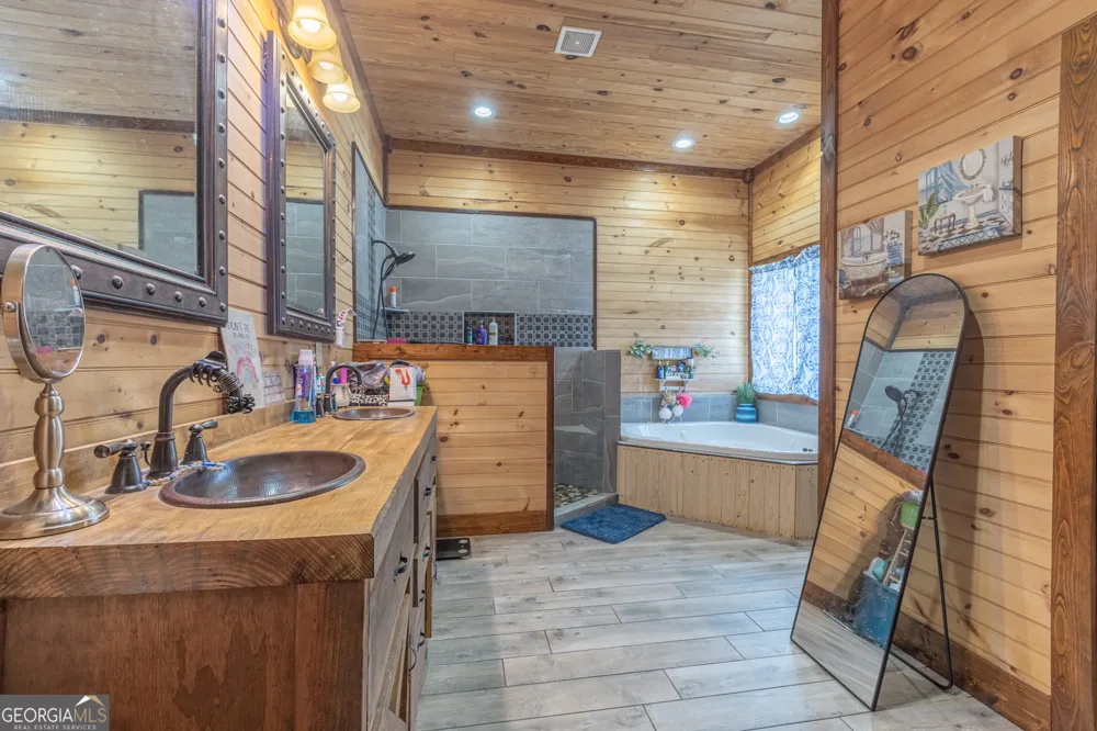 45 J. Davis RD Tallapoosa, GA 30176
