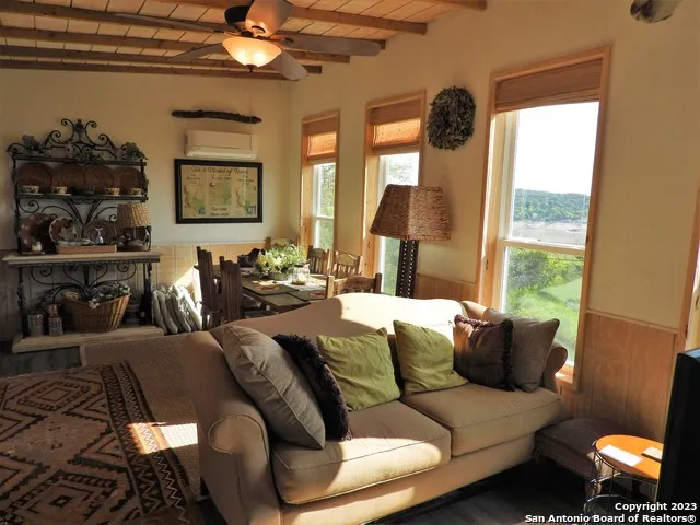 171 SUNSET DRIVE Lakehills, TX 78063