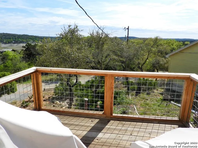 171 SUNSET DRIVE Lakehills, TX 78063