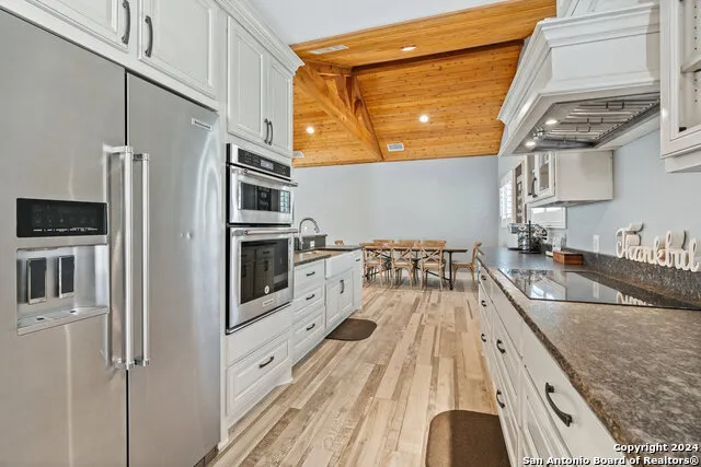 12501 PARK ROAD 37 Lakehills, TX 78063