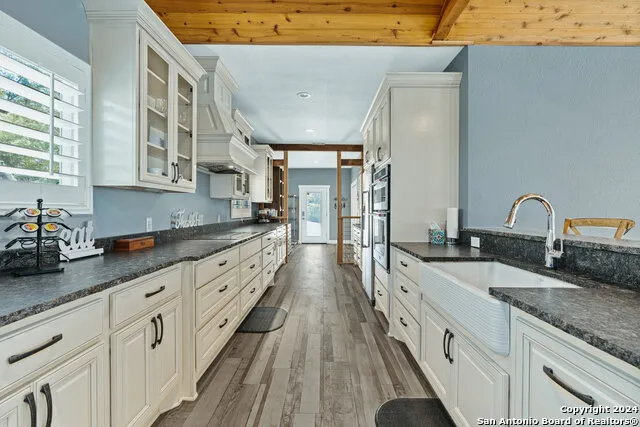 12501 PARK ROAD 37 Lakehills, TX 78063